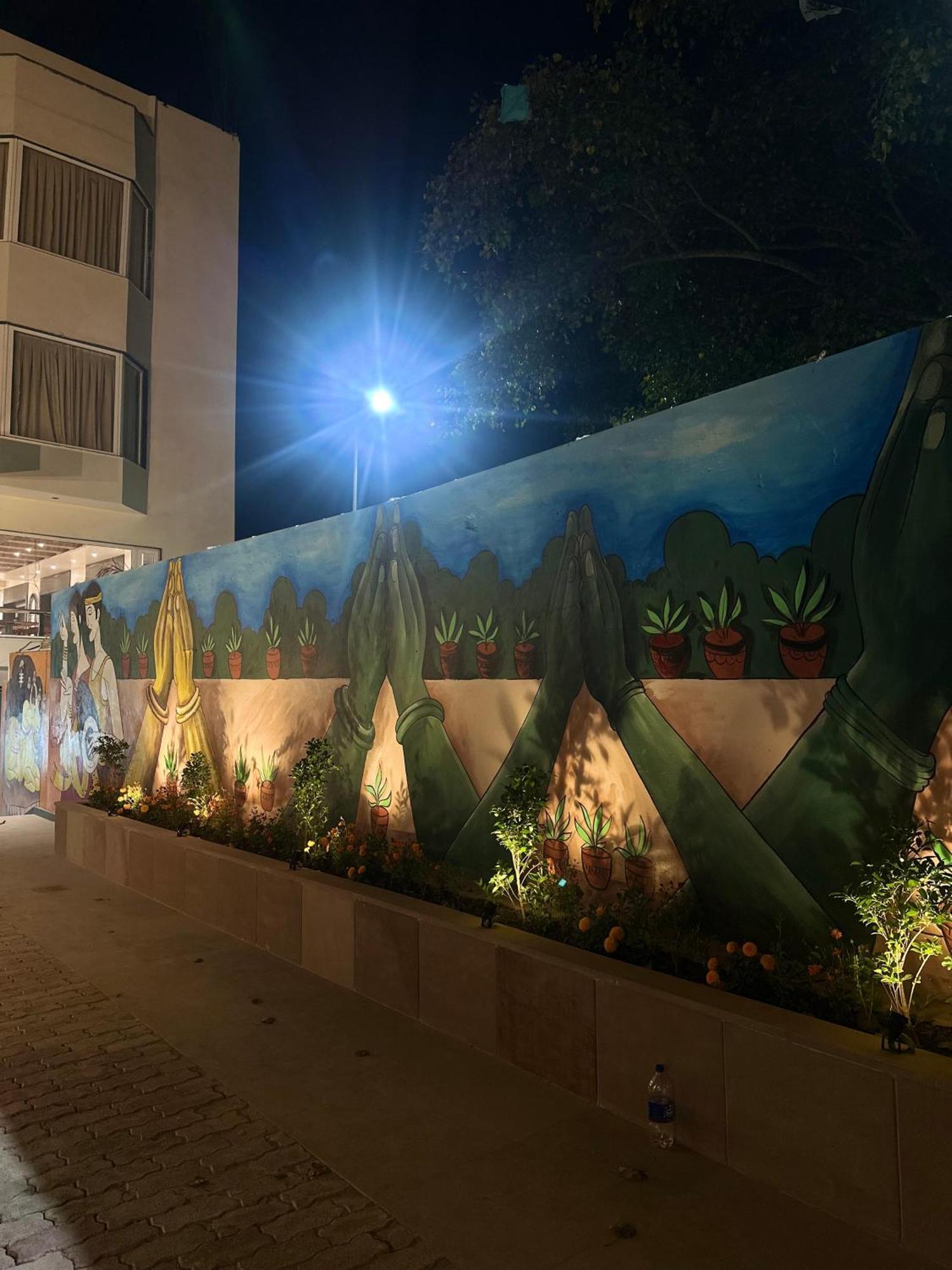 Hotel Sainik Grand Varanasi Exterior photo